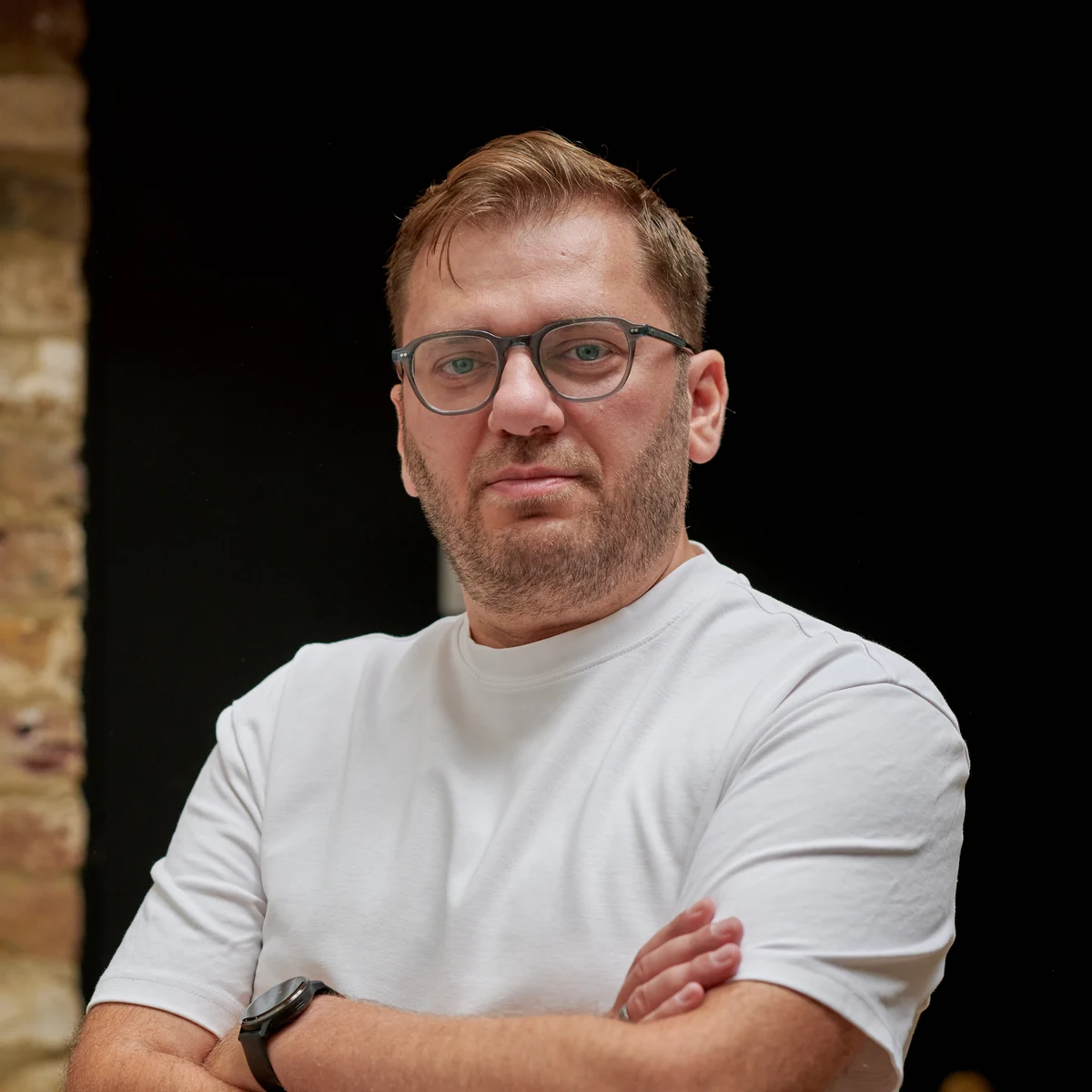 Portrait of Laert Karaashev, Co-Founder and Managing Partner of Teravolt.